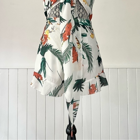Pretty Little Thing White Tropical Print Cutout Tie Back Romper Size 2 - Picture 10 of 13